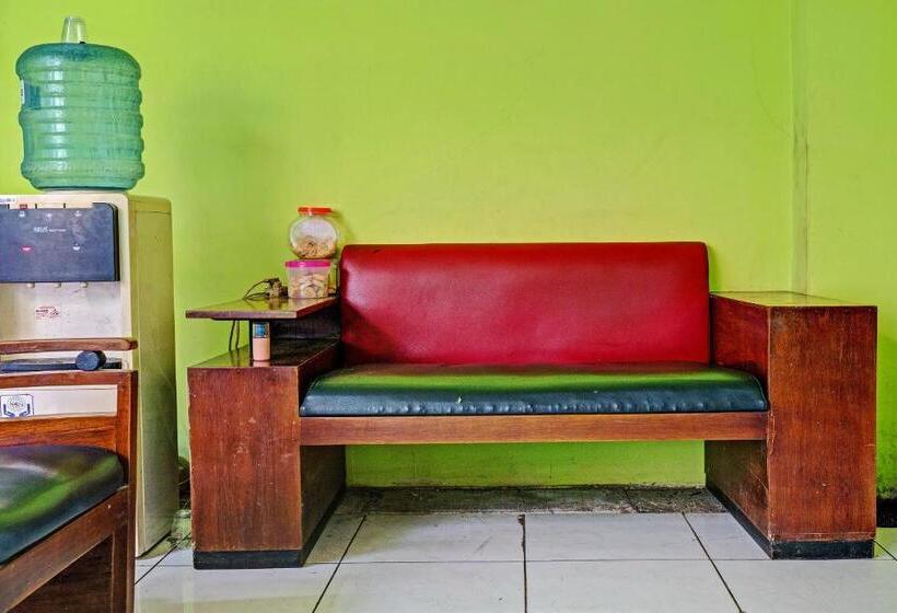 فندق Oyo 92726 Geulis Guest House