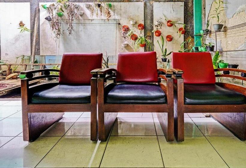 فندق Oyo 92726 Geulis Guest House