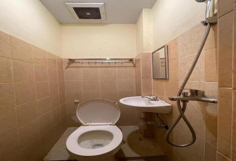 בית מלון כפרי Oyo 92772 Losmen Diah Syariah