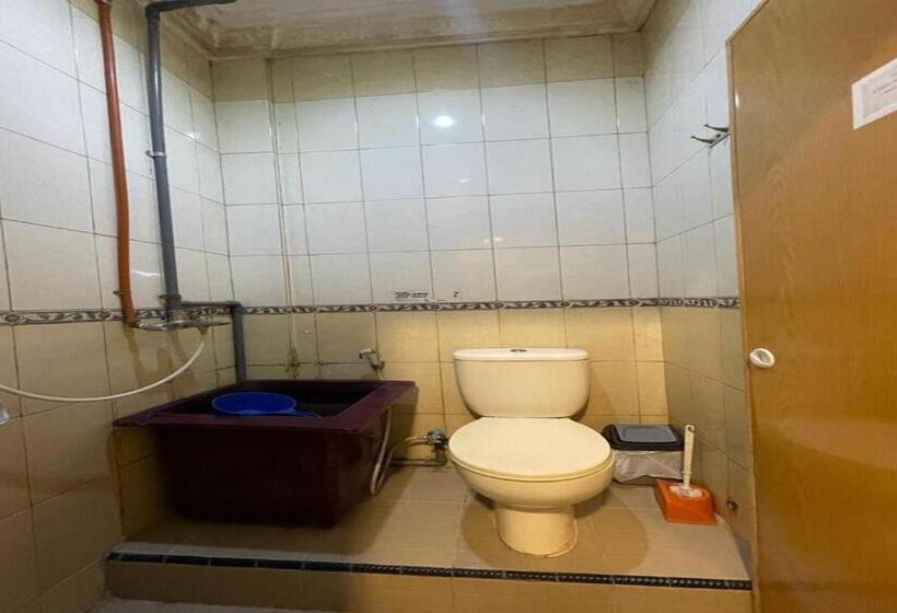 בית מלון כפרי Oyo 92772 Losmen Diah Syariah