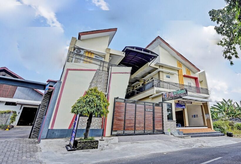 فندق Oyo 92773 Griya Trubus Syariah