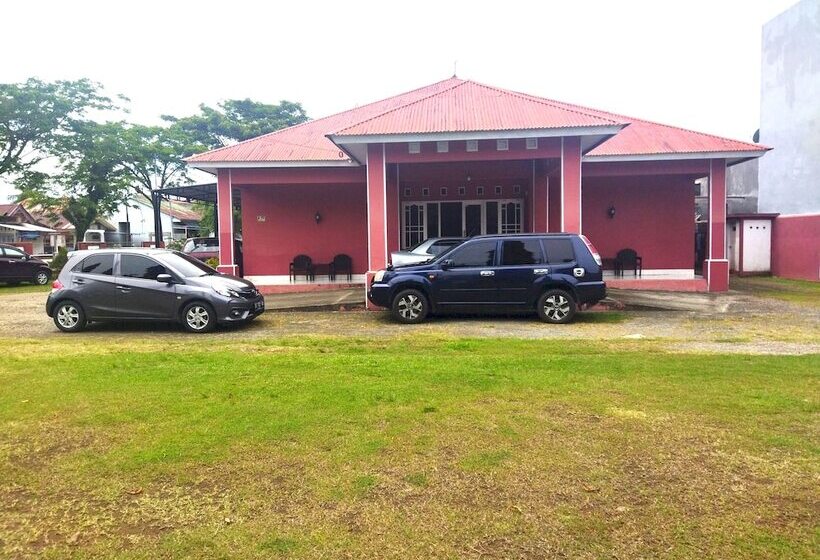 בית מלון כפרי Oyo 92775 Wisma Phinisi Syariah