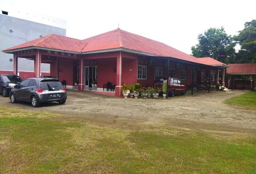 בית מלון כפרי Oyo 92775 Wisma Phinisi Syariah