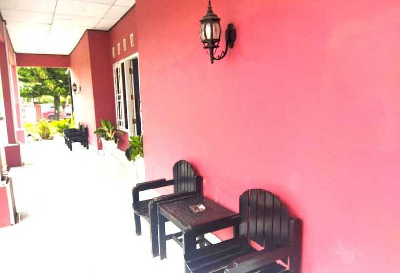 בית מלון כפרי Oyo 92775 Wisma Phinisi Syariah