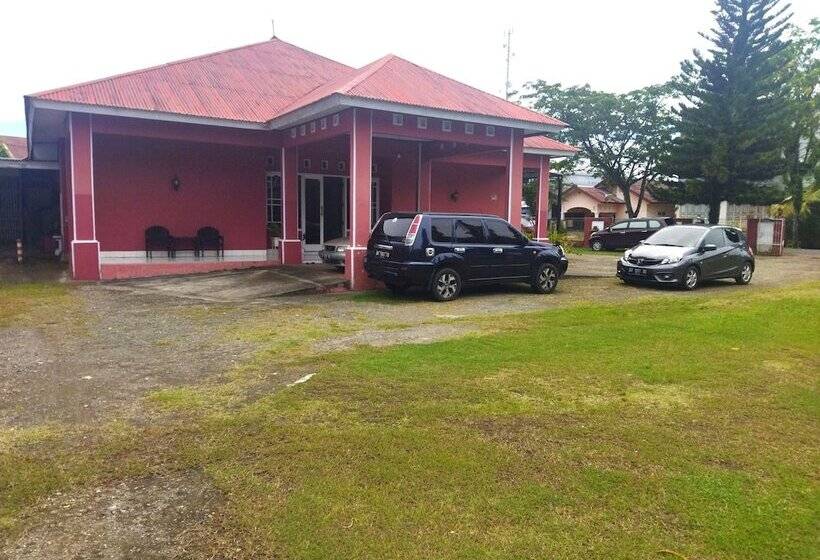 בית מלון כפרי Oyo 92775 Wisma Phinisi Syariah