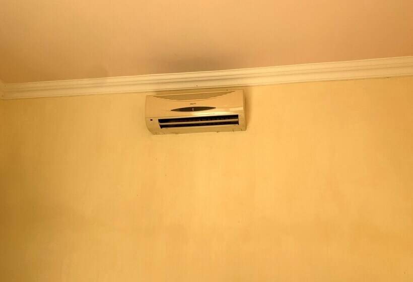 בית מלון כפרי Oyo 92775 Wisma Phinisi Syariah