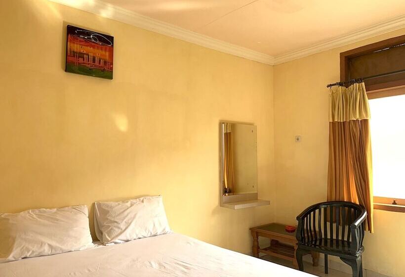 בית מלון כפרי Oyo 92775 Wisma Phinisi Syariah