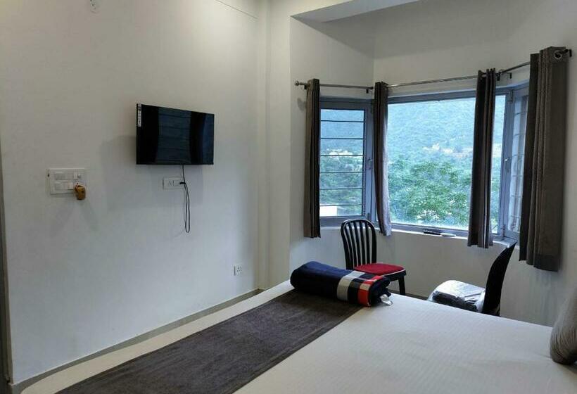 Отель Oyo Komfy Stayz