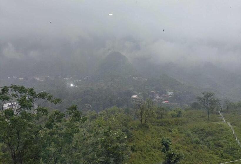 Отель Oyo Komfy Stayz