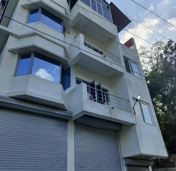 Отель Oyo Komfy Stayz