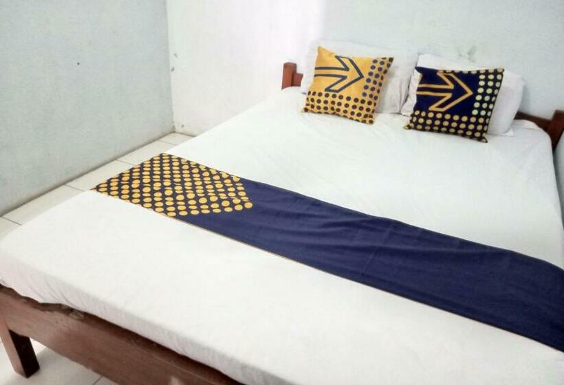 هتل Spot On 92743 Kost Elisabeth Syariah
