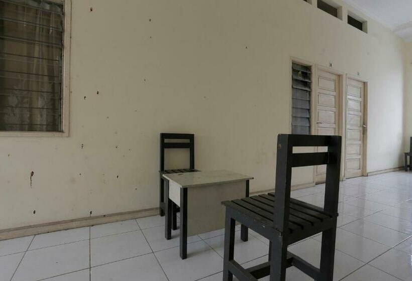 호텔 Spot On 92782 Rumah Kost Kita Tarakan