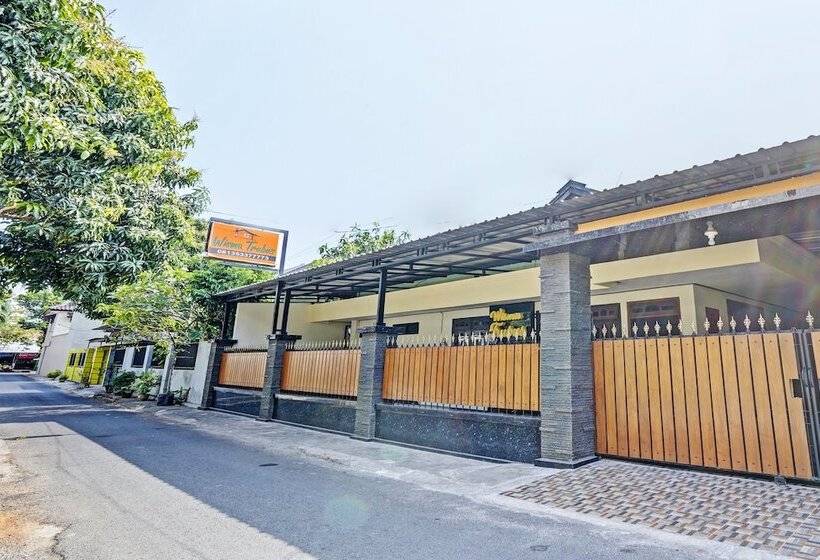 בית מלון כפרי Spot On 92785 Wisma Trubus Syariah