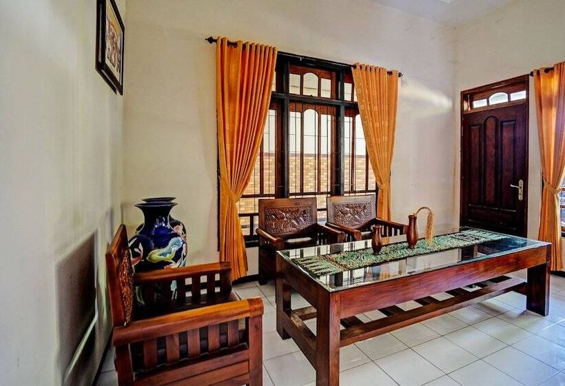 בית מלון כפרי Spot On 92785 Wisma Trubus Syariah