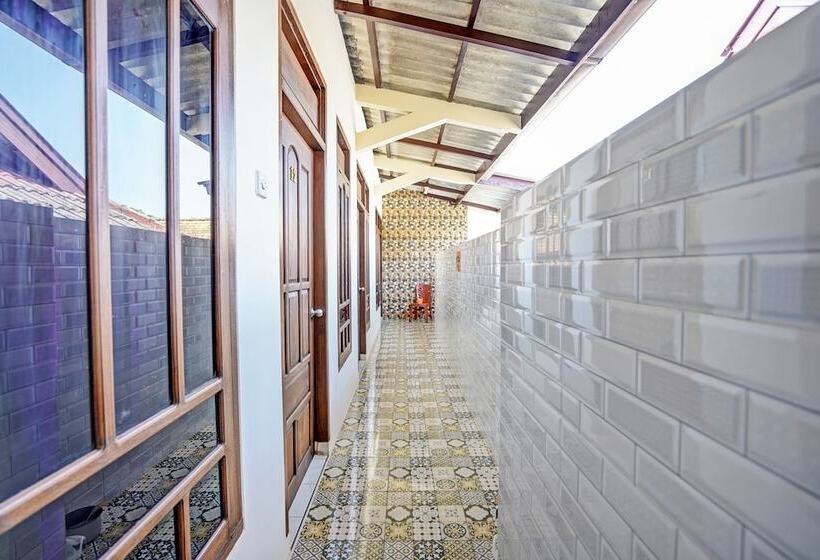 בית מלון כפרי Spot On 92785 Wisma Trubus Syariah