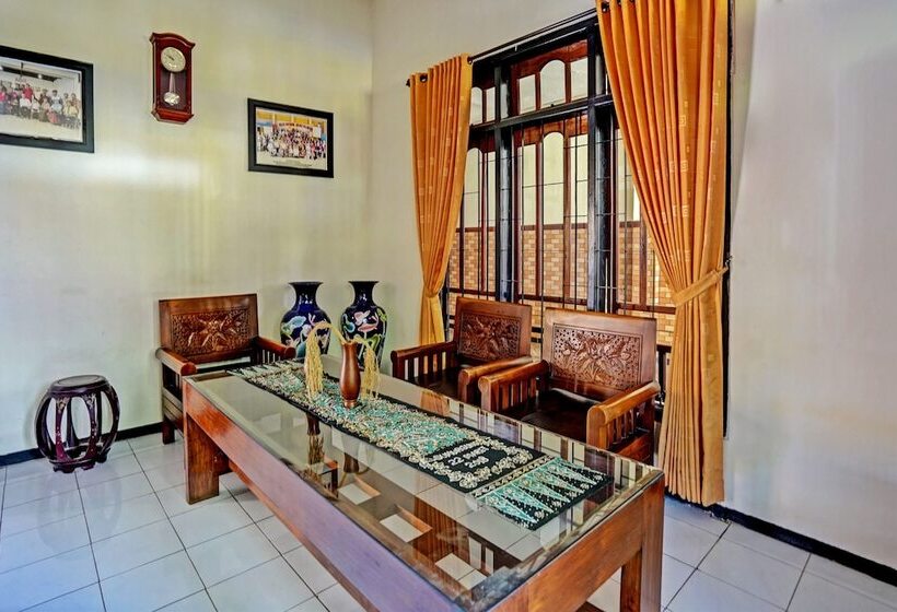 בית מלון כפרי Spot On 92785 Wisma Trubus Syariah