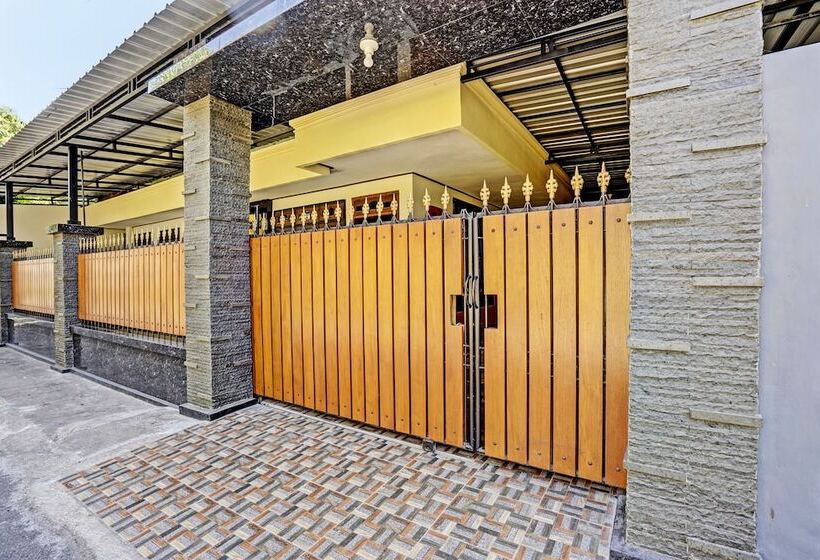 בית מלון כפרי Spot On 92785 Wisma Trubus Syariah