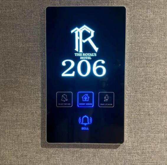 ホテル The Royals