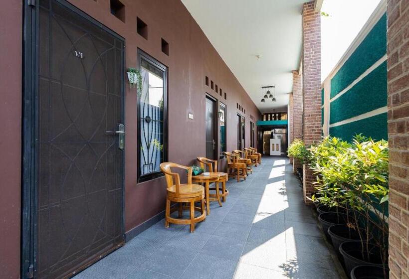 ホテル Villa Three King Fm Mitra Reddoorz