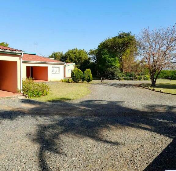 פנסיון Rietkuil Country Cottages