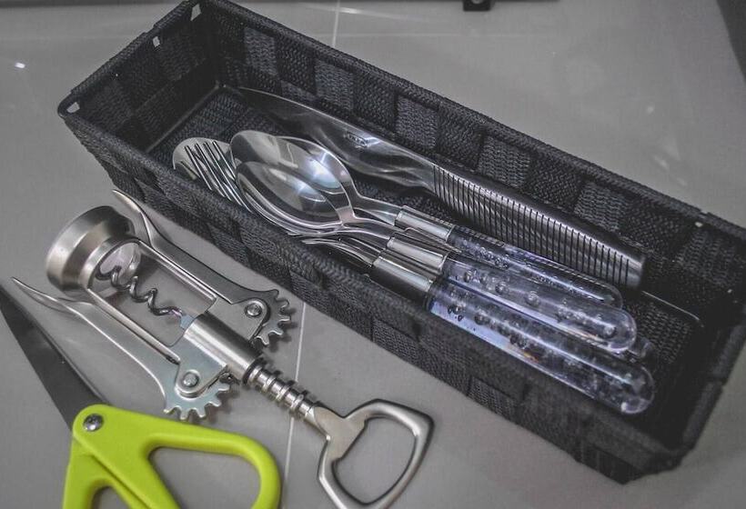 Пансион Room In Condo   Butler S Bnb A Trees Residences Qc Phil