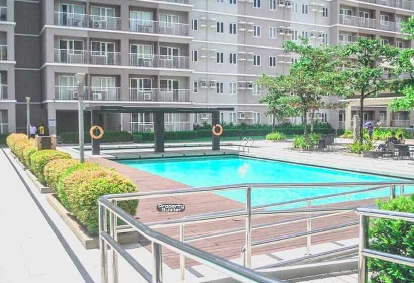 Пансион Room In Condo   Butler S Bnb A Trees Residences Qc Phil