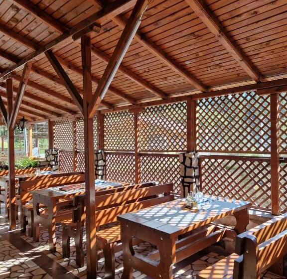 Pensiunea Cota 1200 Piscul Negru