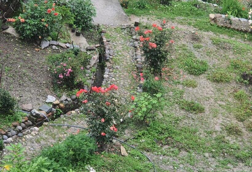 Отель Namami Gange & Restaurant