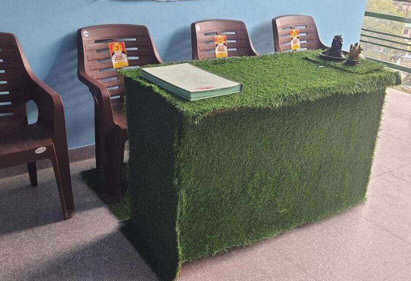 Отель Namami Gange & Restaurant