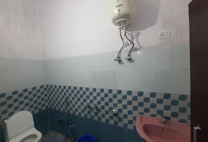 Отель Namami Gange & Restaurant