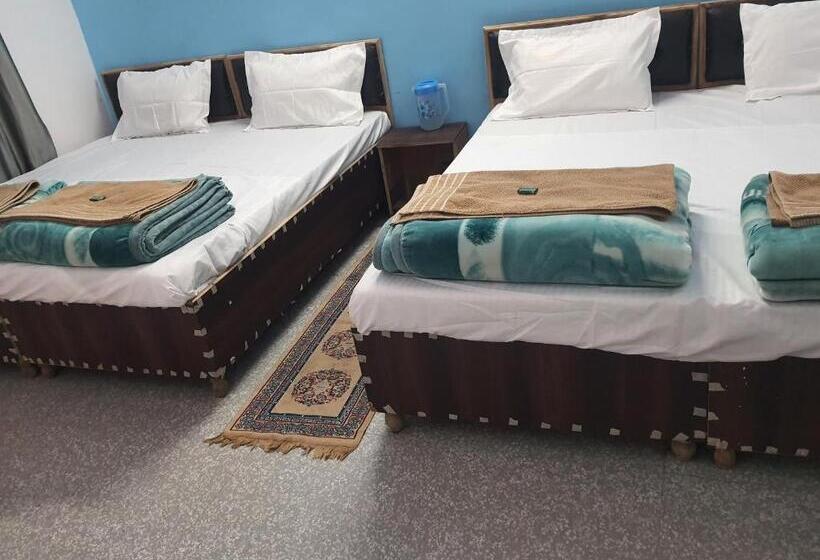 Отель Namami Gange & Restaurant