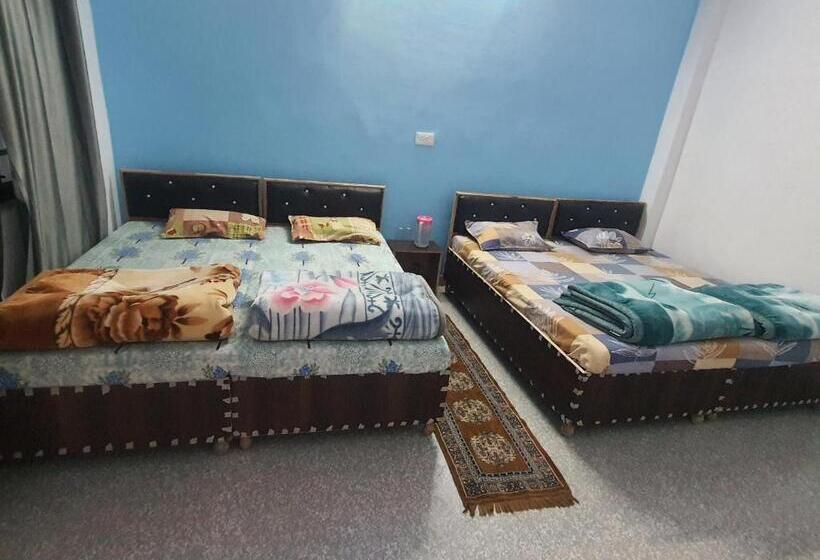 Отель Namami Gange & Restaurant