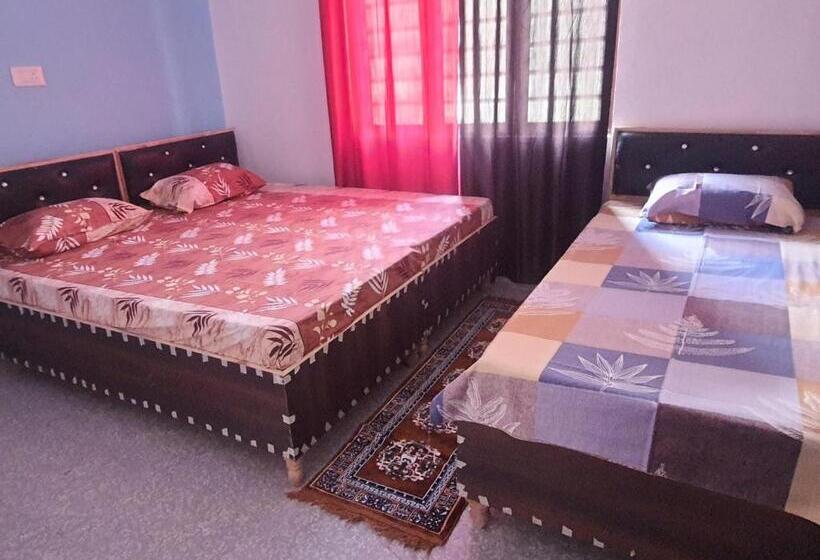 Отель Namami Gange & Restaurant