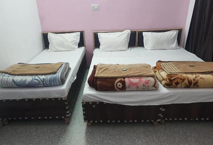 Отель Namami Gange & Restaurant