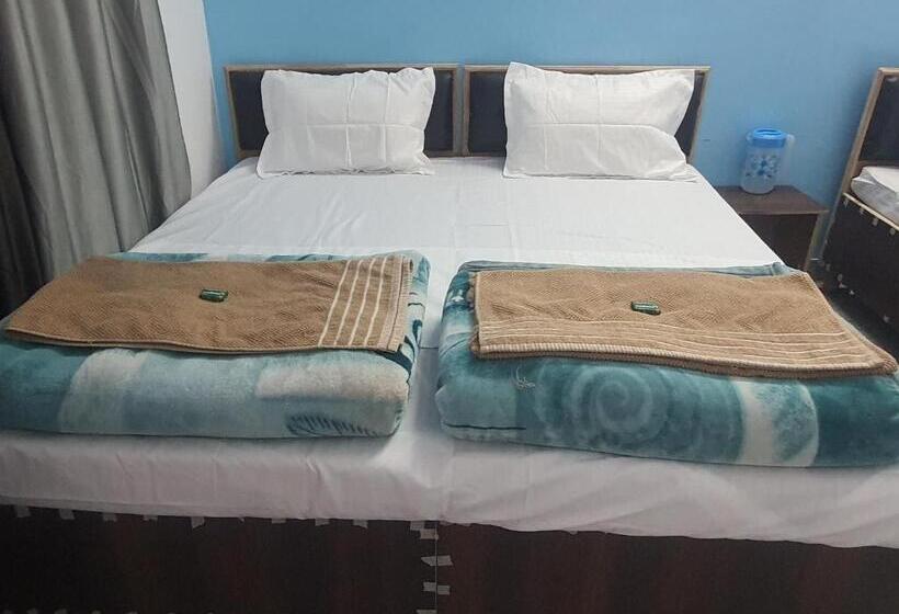 Отель Namami Gange & Restaurant