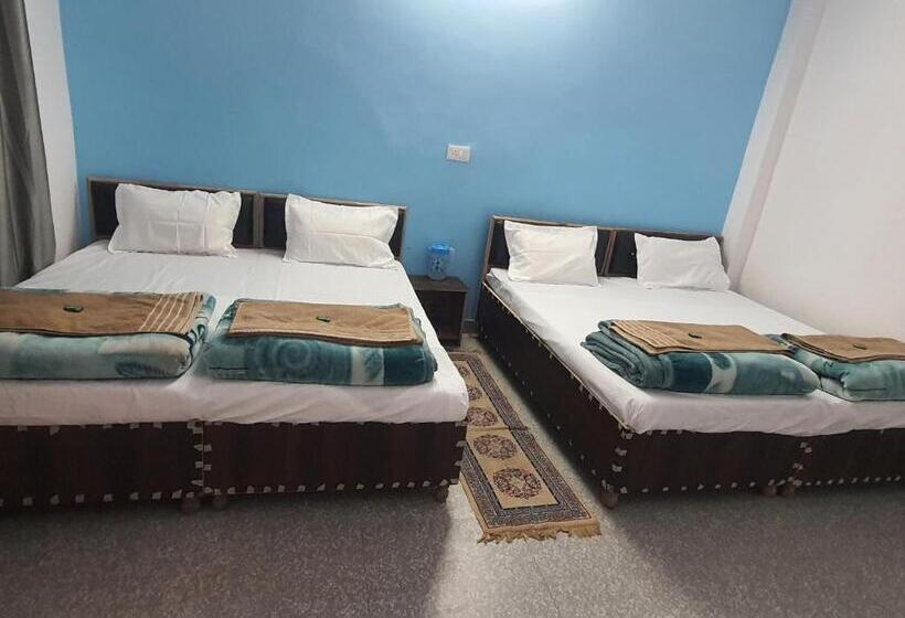 Отель Namami Gange & Restaurant