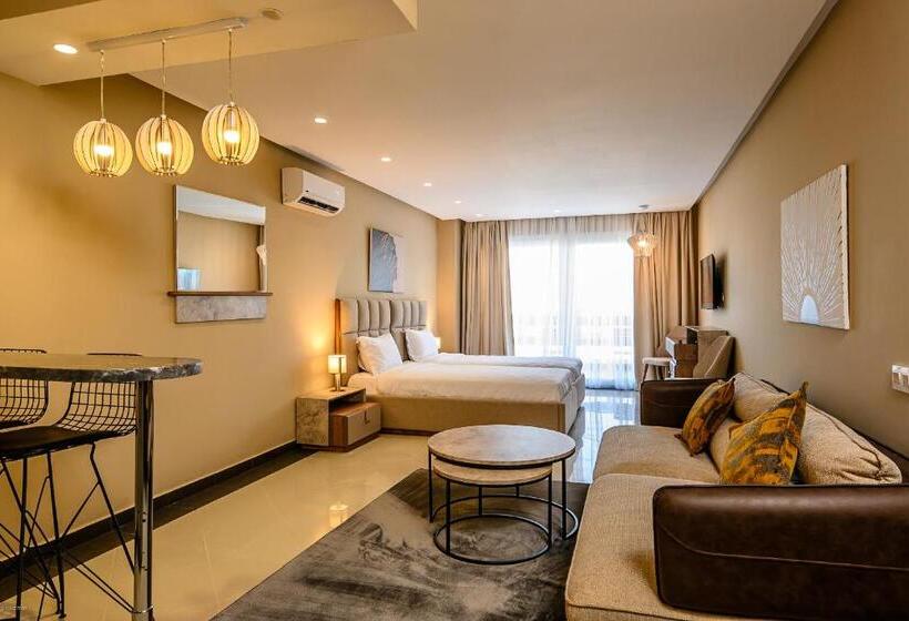 هتل Playa Del Pacha Suites