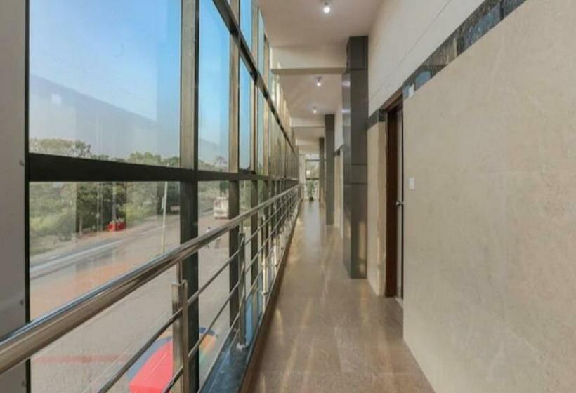 Super Hotel O Sar Residency