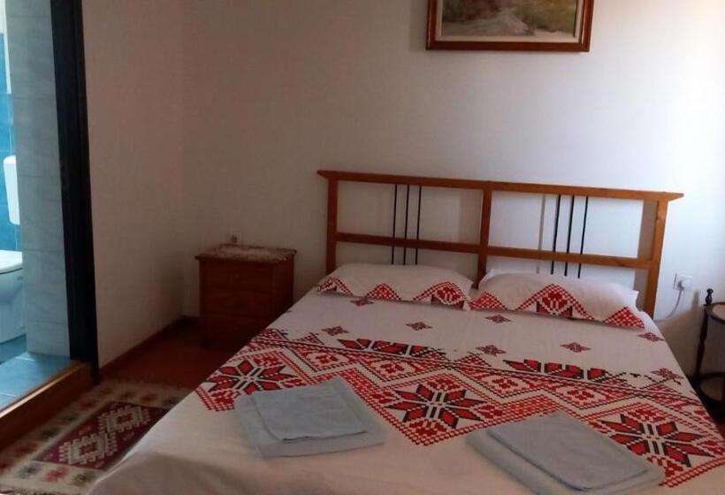 بنسيون Casa Adela