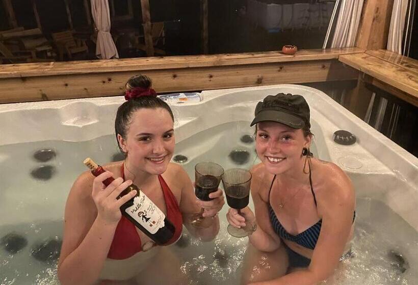 פנסיון Dragonfly Inn Loft & Walkout Suites