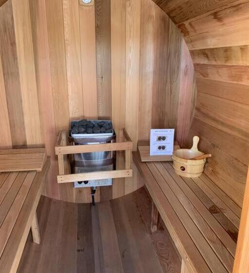بنسيون Dragonfly Inn Walkout Suites