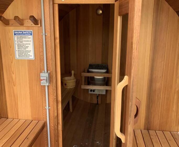 بنسيون Dragonfly Inn Walkout Suites