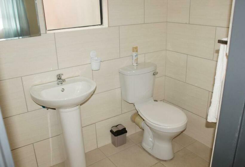פנסיון Emperor Lodge And Tours