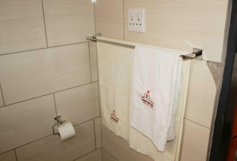 פנסיון Emperor Lodge And Tours