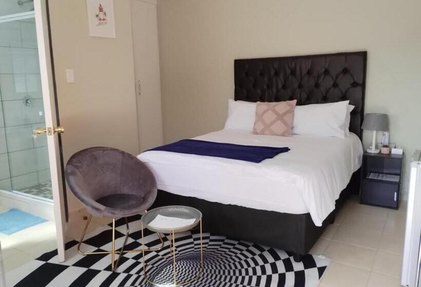 פנסיון Emperor Lodge And Tours