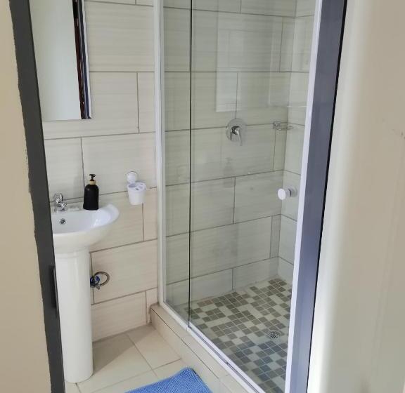 פנסיון Emperor Lodge And Tours