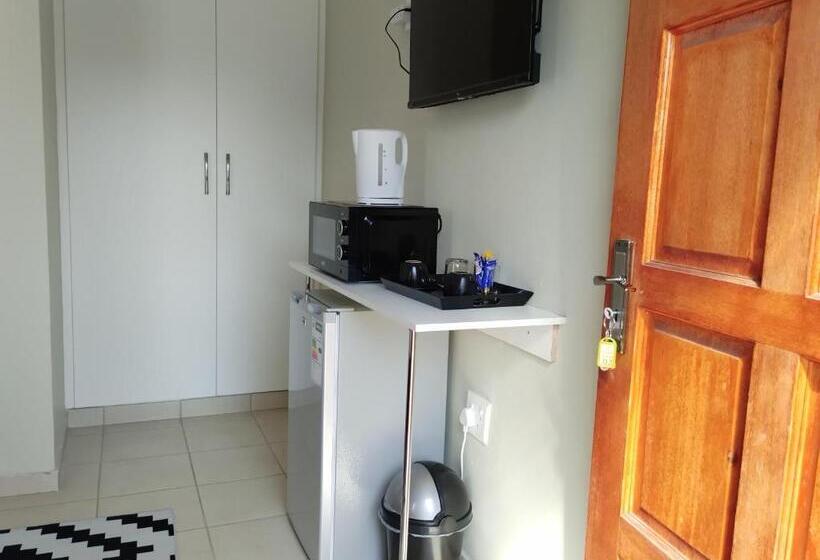 פנסיון Emperor Lodge And Tours