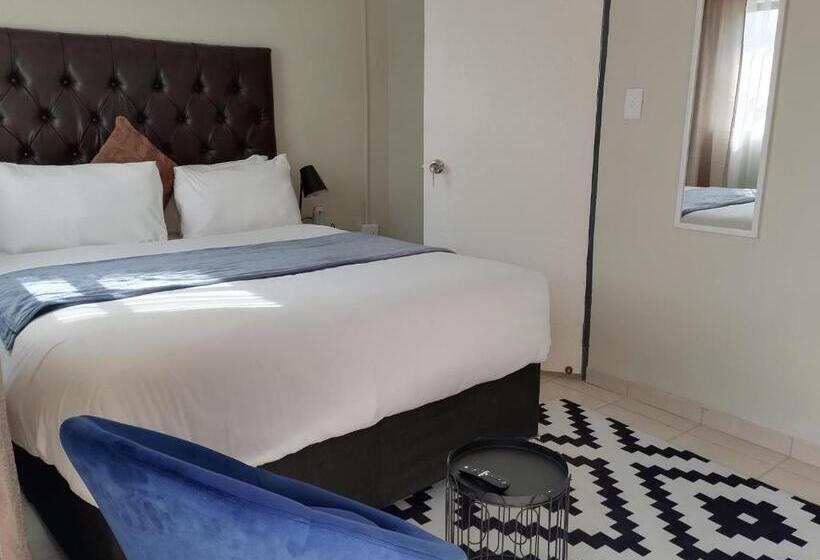פנסיון Emperor Lodge And Tours