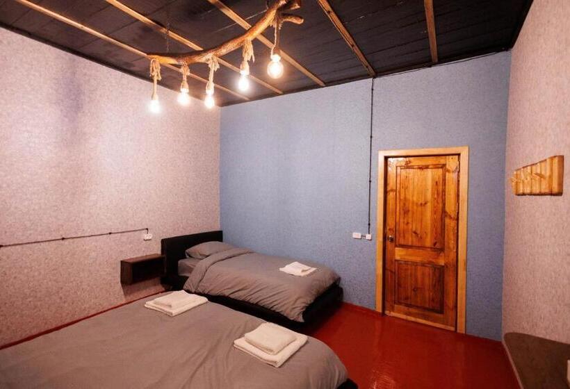 بنسيون Melqonyan S Guest House & Coffee