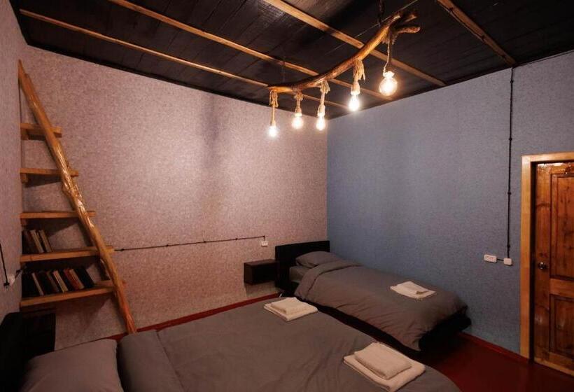 بنسيون Melqonyan S Guest House & Coffee